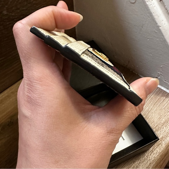 GUCCI
GG Supreme Monogram Textured Calfskin Web Ophidia Card Holder - Picture 8 of 11